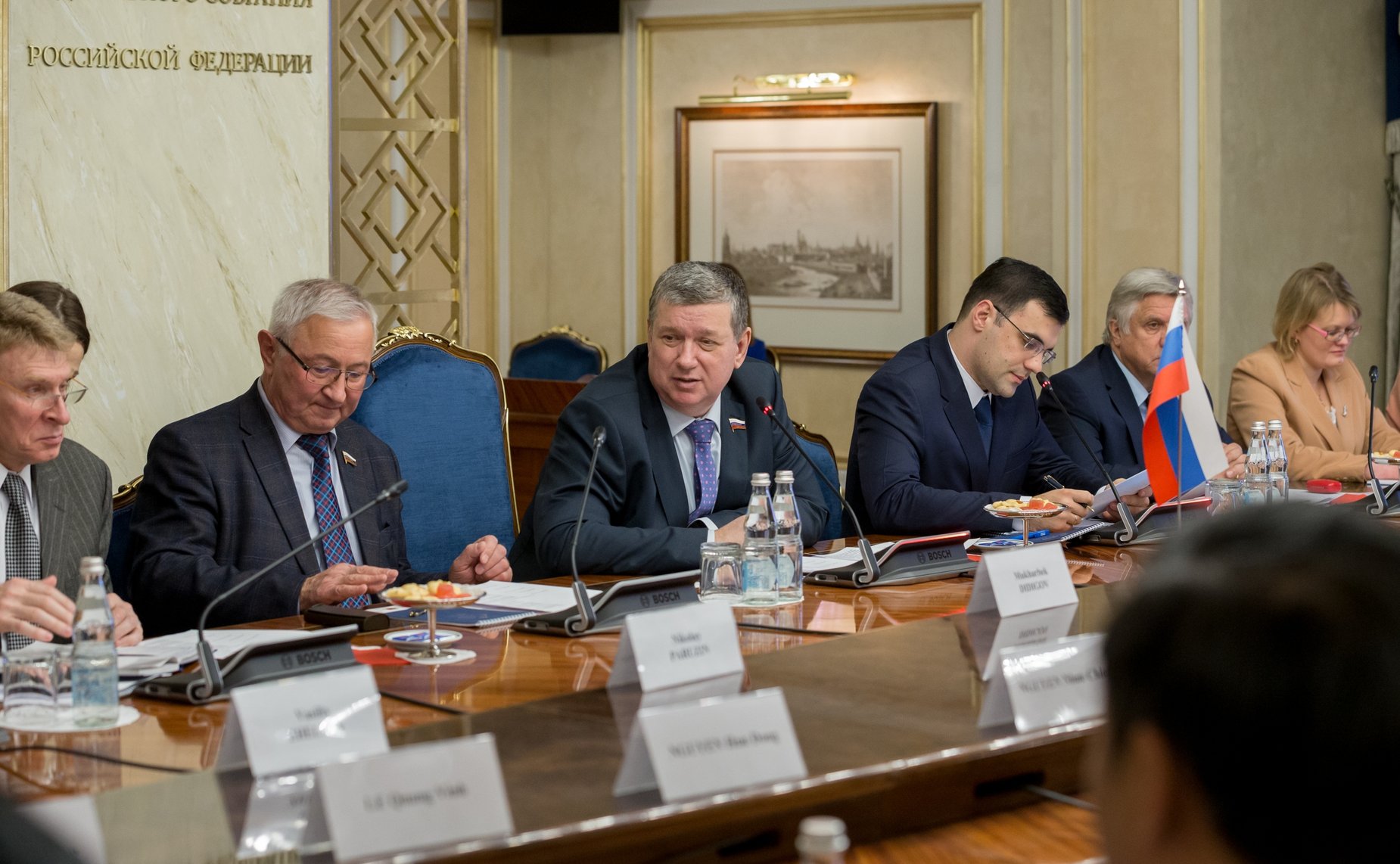 Встреча Е. Бушмина с членом Политбюро, постоянным секретарем, председателем Комиссии партийного контроля Центрального комитета Коммунистической партии Вьетнама Чан Куок Выонгом