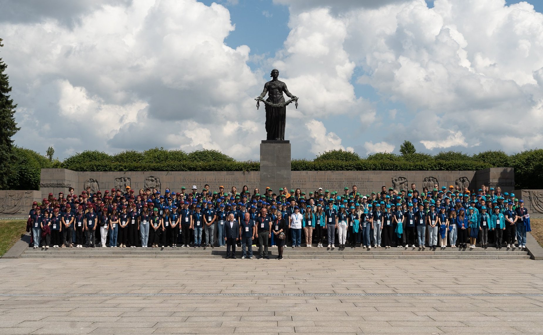 Участники культурно-образовательного проекта «Поезд Памяти» почтили память героев блокадного Ленинграда