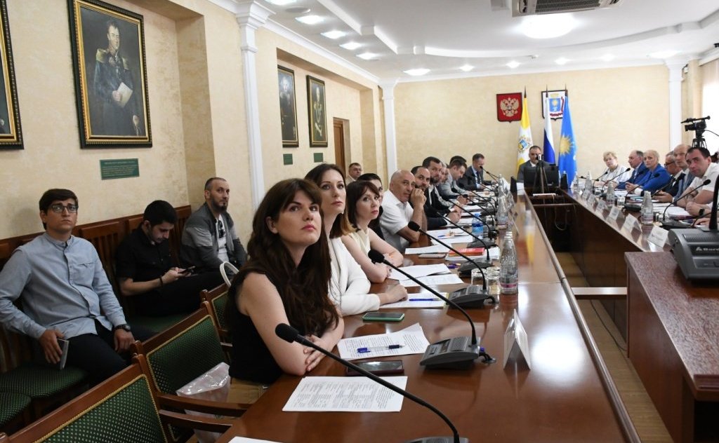 Заместитель председателя Комитета СФ по социальной политике Мохмад Ахмадов провел выездное совещание по вопросу мониторинга реализации положений Федерального закона, направленного на гармонизацию законодательства о спорте