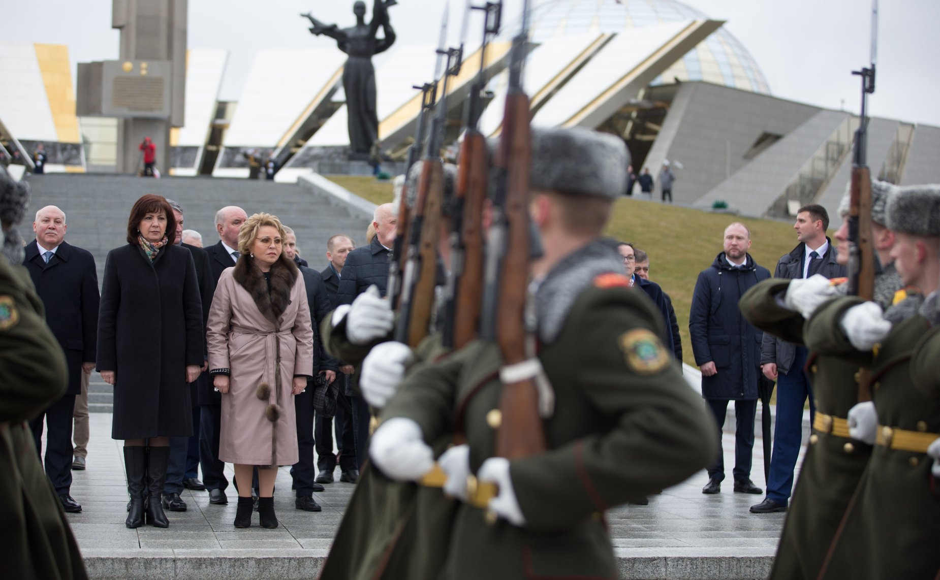 Церемония возложения венка к стеле «Минск – город-герой»