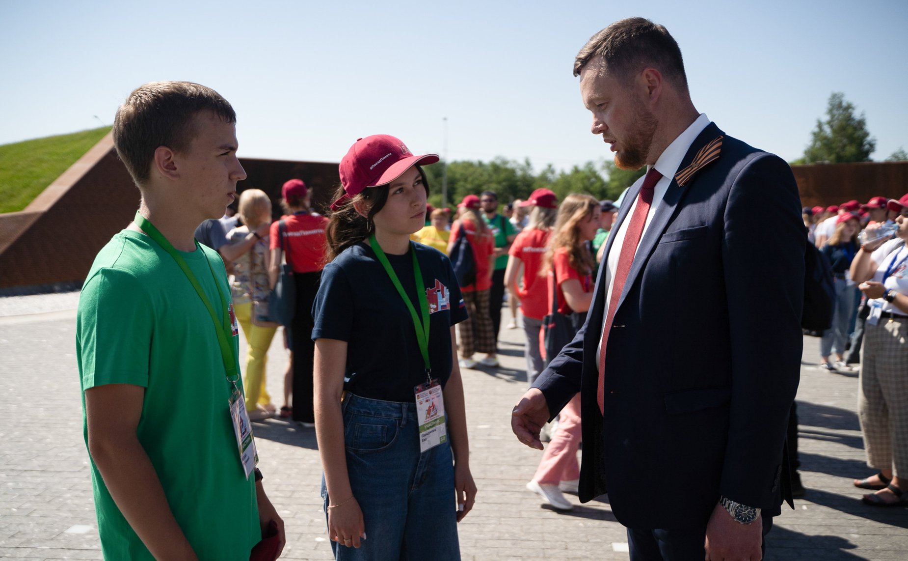 У подножия Мемориала Советскому солдату прошел торжественный митинг, посвященный памяти всех, кто погиб в годы Великой Отечественной войны под Ржевом