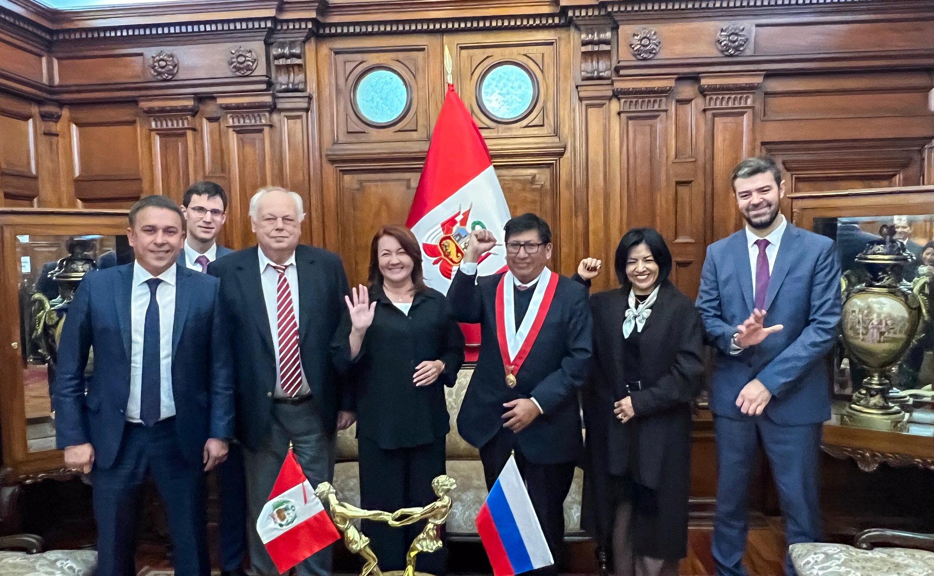 Сенаторы РФ встретились со вторым заместителем Председателя Конгресса Республики Перу Вальдемаром Серроном Рохасом