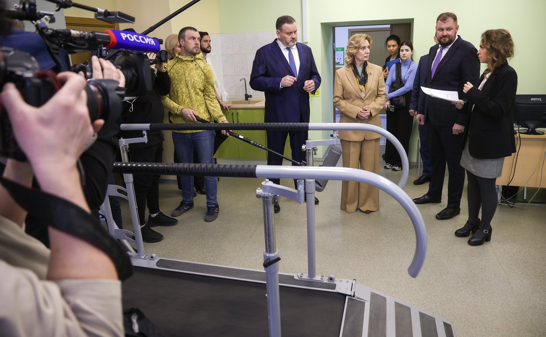Заместитель Председателя Совета Федерации Инна Святенко и Министр труда и социальной защиты РФ Антон Котяков посетили Московское протезно-ортопедическое предприятие
