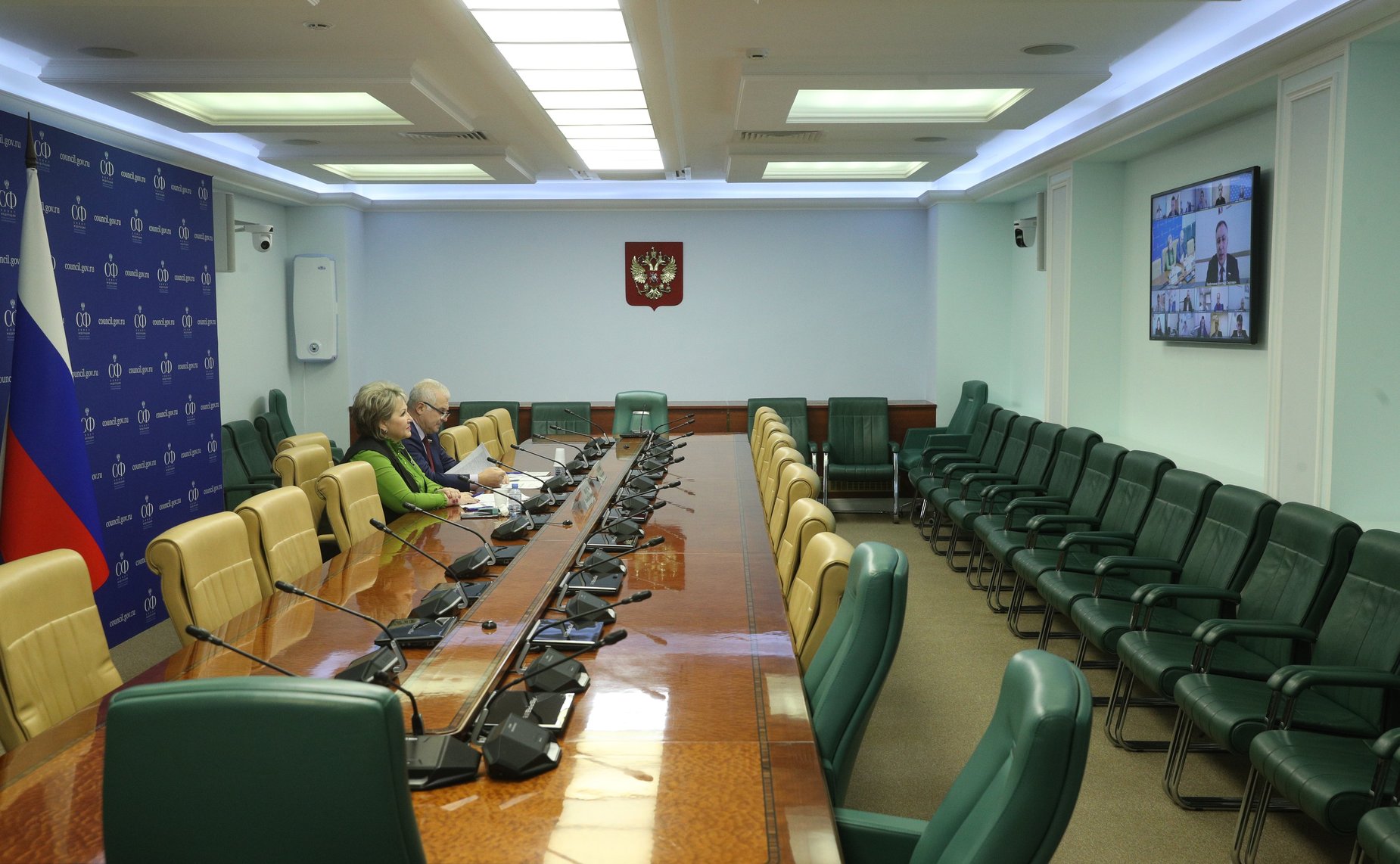 Сенаторы РФ приняли участие в заседании Комитета по обороне и безопасности Палаты молодых законодателей при СФ