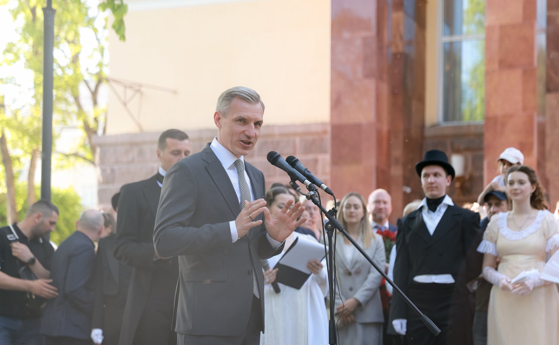 В рамках культурной части российско-белорусской экспедиции установлен бюст А.С. Грибоедова у входа в Смоленский государственный академический драматический театр, носящий имя драматурга
