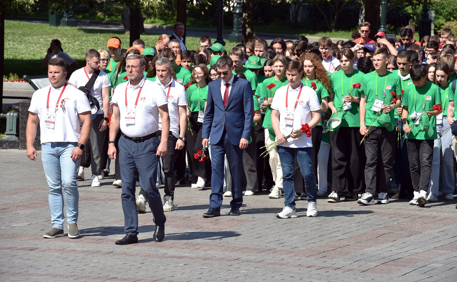 Константин Косачев принял участие в церемонии возложения участниками проекта «Поезд памяти» цветов к Могиле Неизвестного солдата