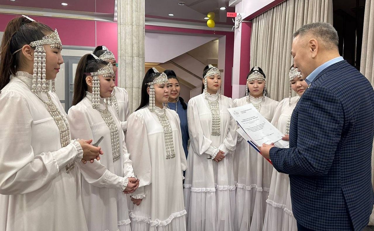 Сахамин Афанасьев поддержал юных земляков на гала-концерте финалистов конкурса «Рождественские звезды»