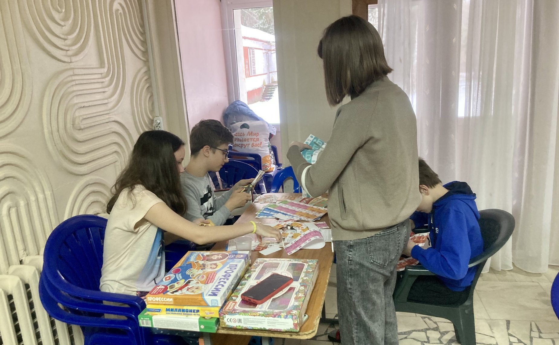 Анатолий Артамонов в ходе рабочей поездки в регион посетил пункт временного размещения жителей из ДНР, расположенный в санатории «Звездный»