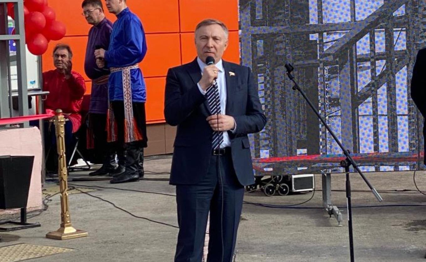 Александр Варфоломеев в рамках поездки в регион принял участие в церемонии открытия новой поликлиники в Тарбагатайском районе