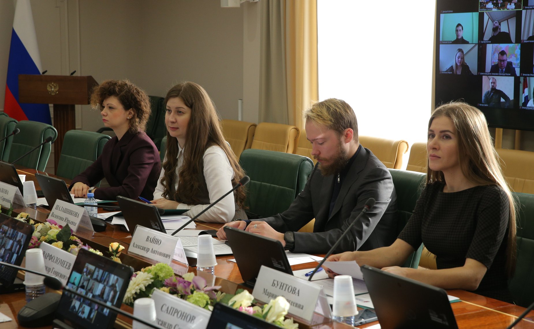 Круглый стол в рамках работы Палаты молодых законодателей при СФ