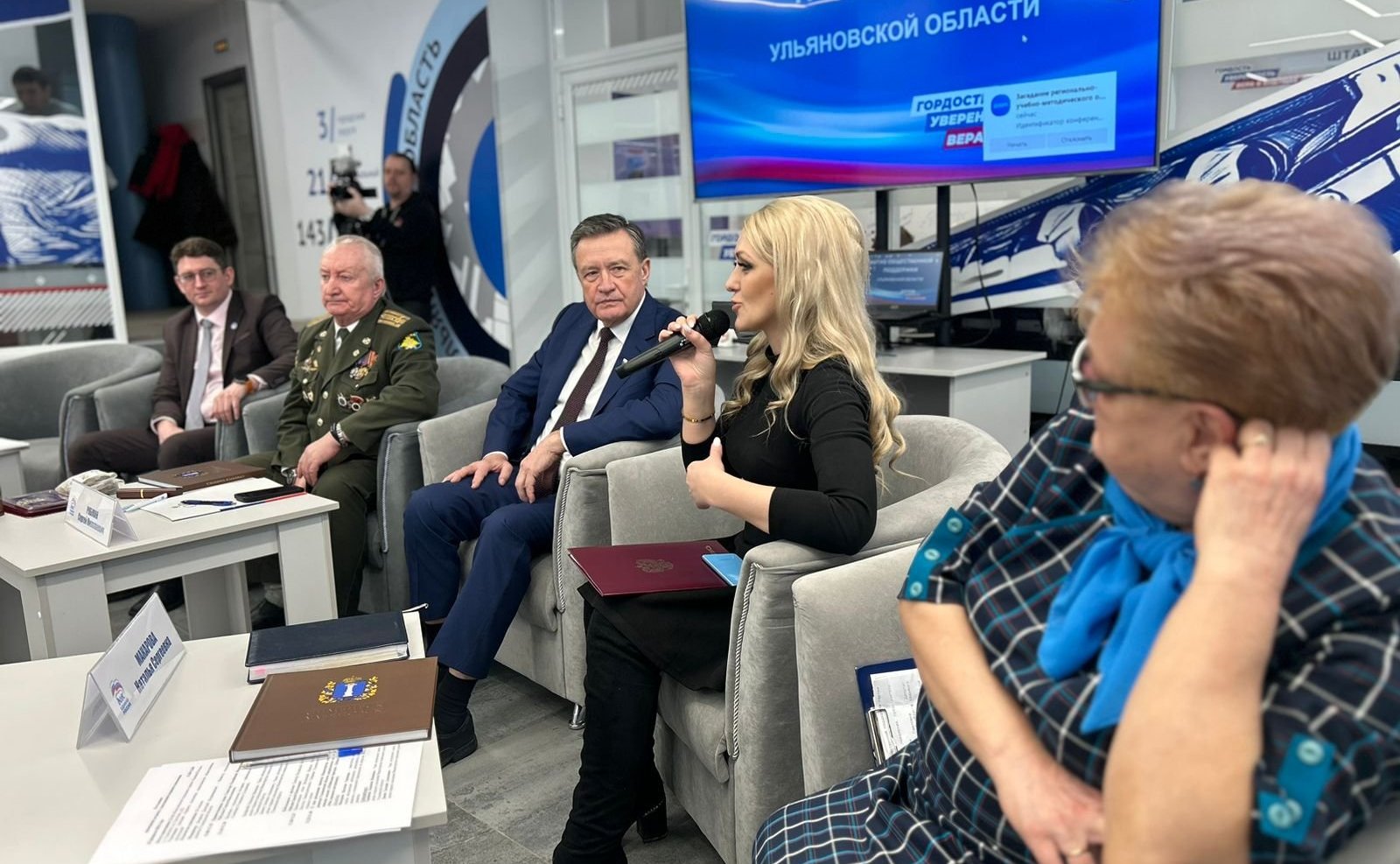 Сергей Рябухин в ходе поездки в регион провел встречу с гражданами старшего поколения