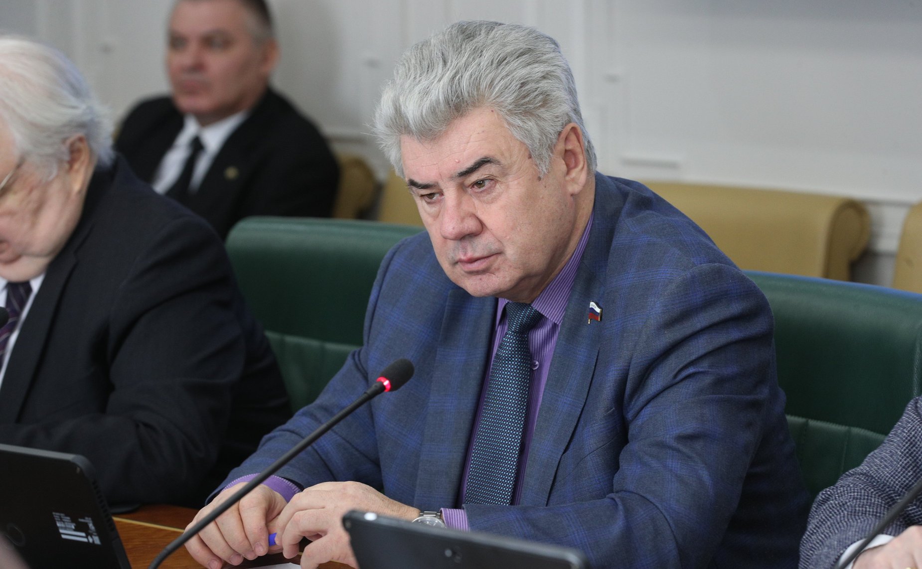 Виктор Бондарев