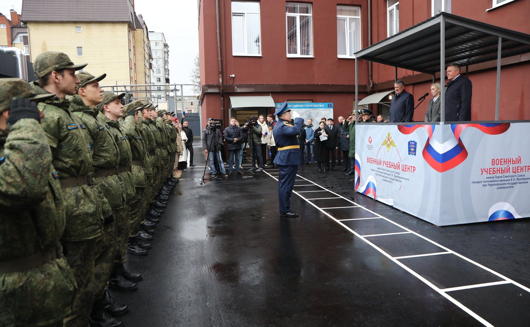 Заместитель Председателя СФ Юрий Воробьев и губернатором Вологодской области Олег Кувшинников приняли участие в торжественном открытии военного учебного центра