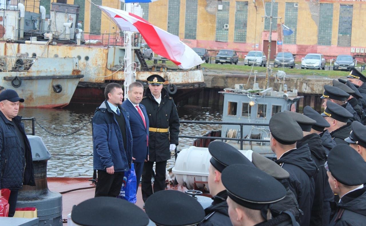 Денис Гусев в составе делегации НАО посетил малый противолодочный корабль «Нарьян-Мар» Северного флота ВМФ России