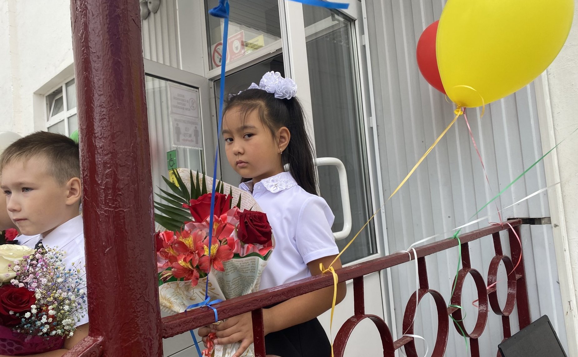 Олег Алексеев посетил ряд образовательных учреждений региона и поздравил учеников и педагогов с Днем знаний