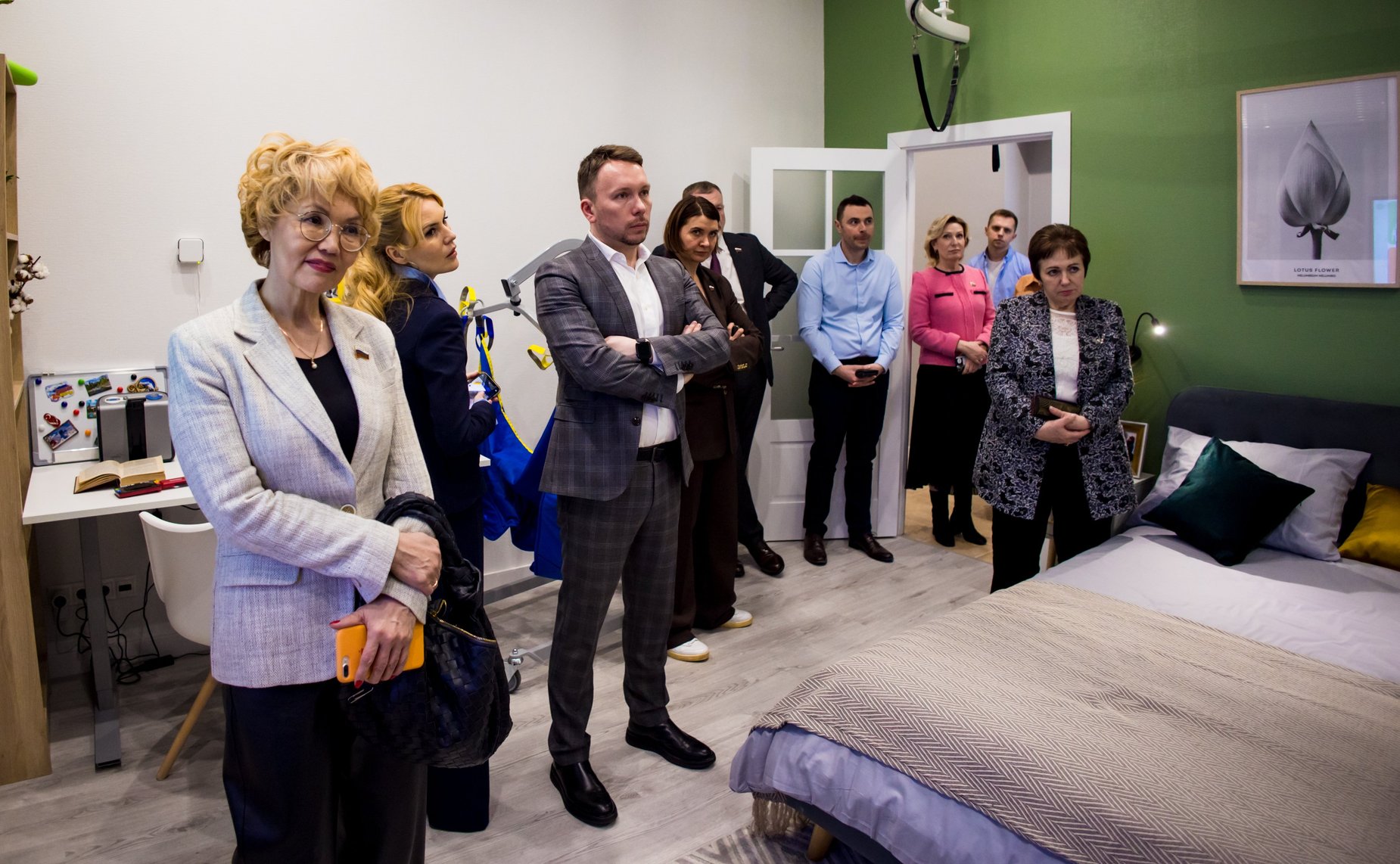 Сенаторы посетили московский Единый центр поддержки участников СВО и их семей