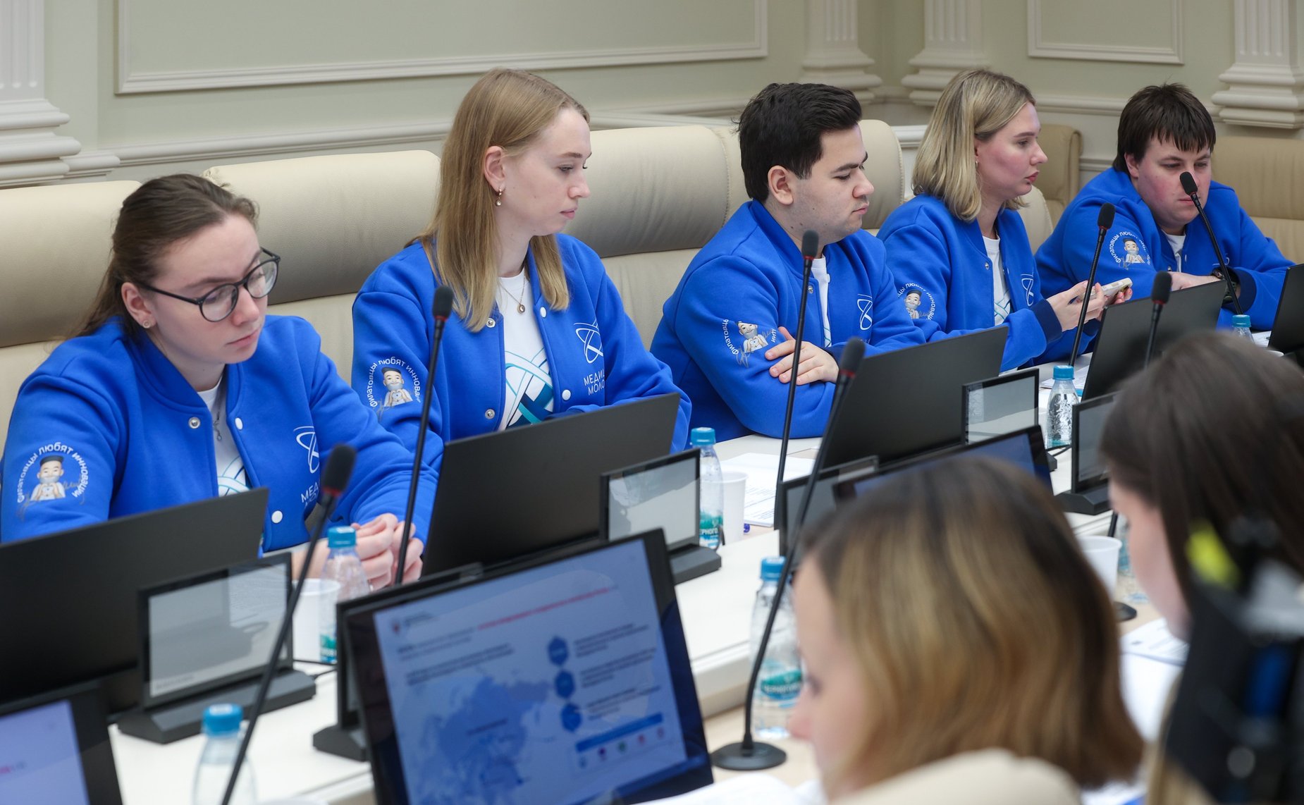 Круглый стол Комитета СФ по социальной политике «Актуальные вопросы совершенствования мер поддержки молодых специалистов, работающих в сфере здравоохранения (в рамках проекта «Всероссийская научная школа «Медицина молодая»)»