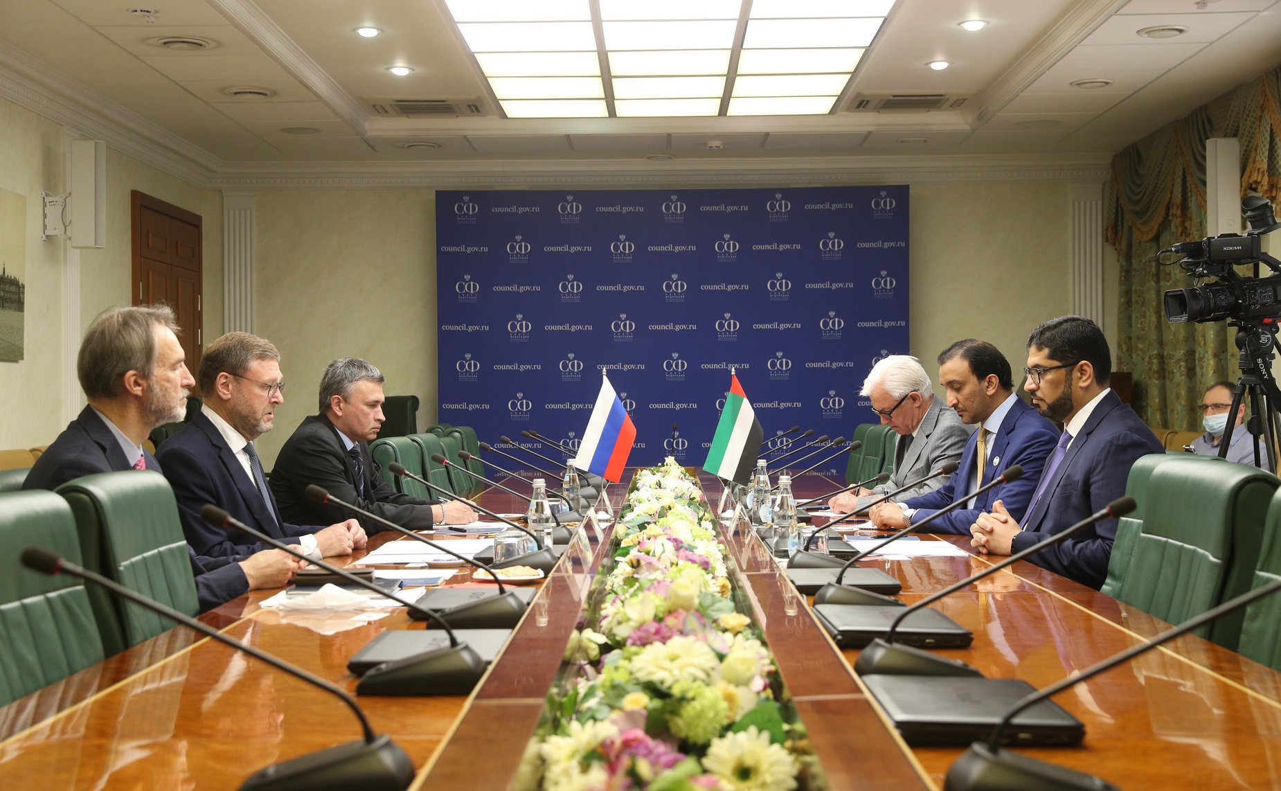 Заместитель Председателя СФ Константин Косачев провел встречу с Чрезвычайным и Полномочным Послом Объединенных Арабских Эмиратов в РФ