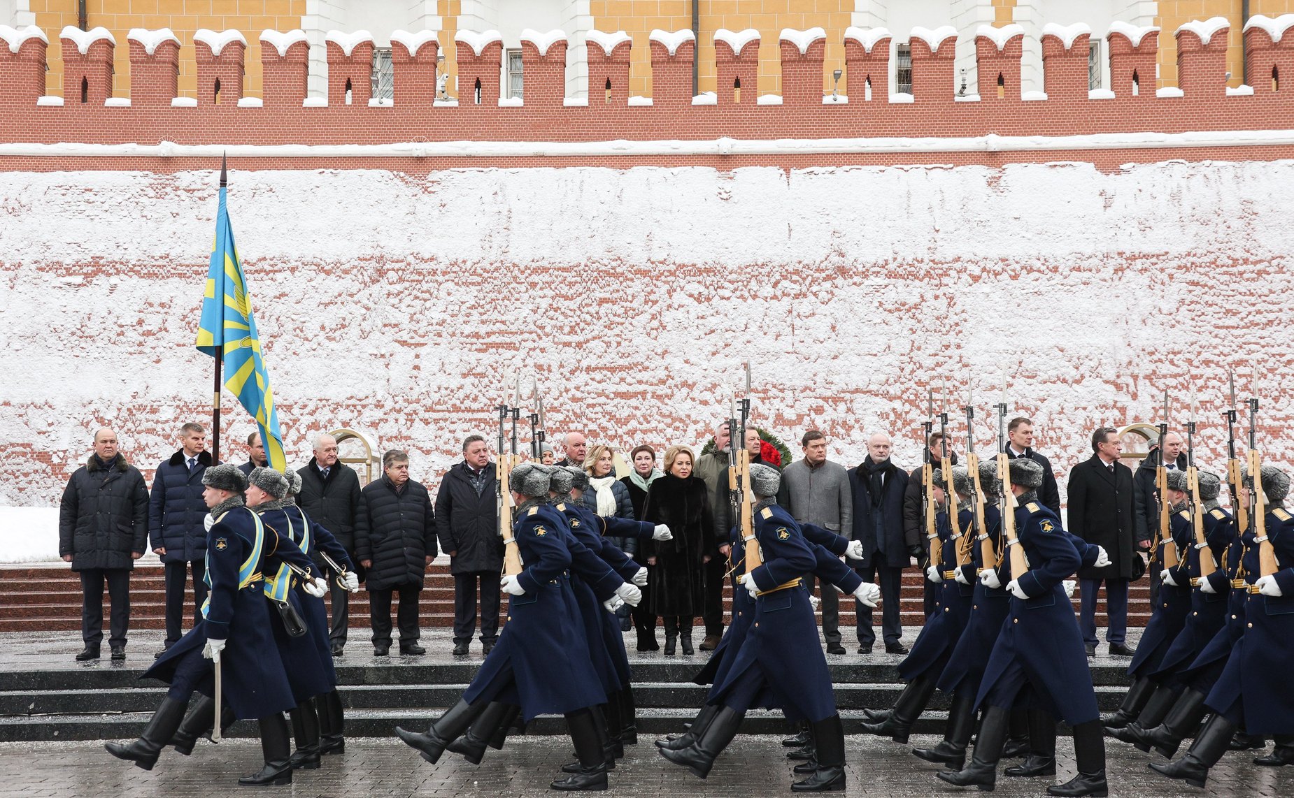 Председатель Совета Федерации Валентина Матвиенко и сенаторы РФ приняли участие в церемонии возложения цветов к Могиле Неизвестного Солдата