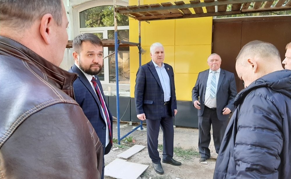 Сергей Мартынов во время работы в регионе ознакомился с ходом модернизации школы-интерната, расположенной в поселке Новый Торъял