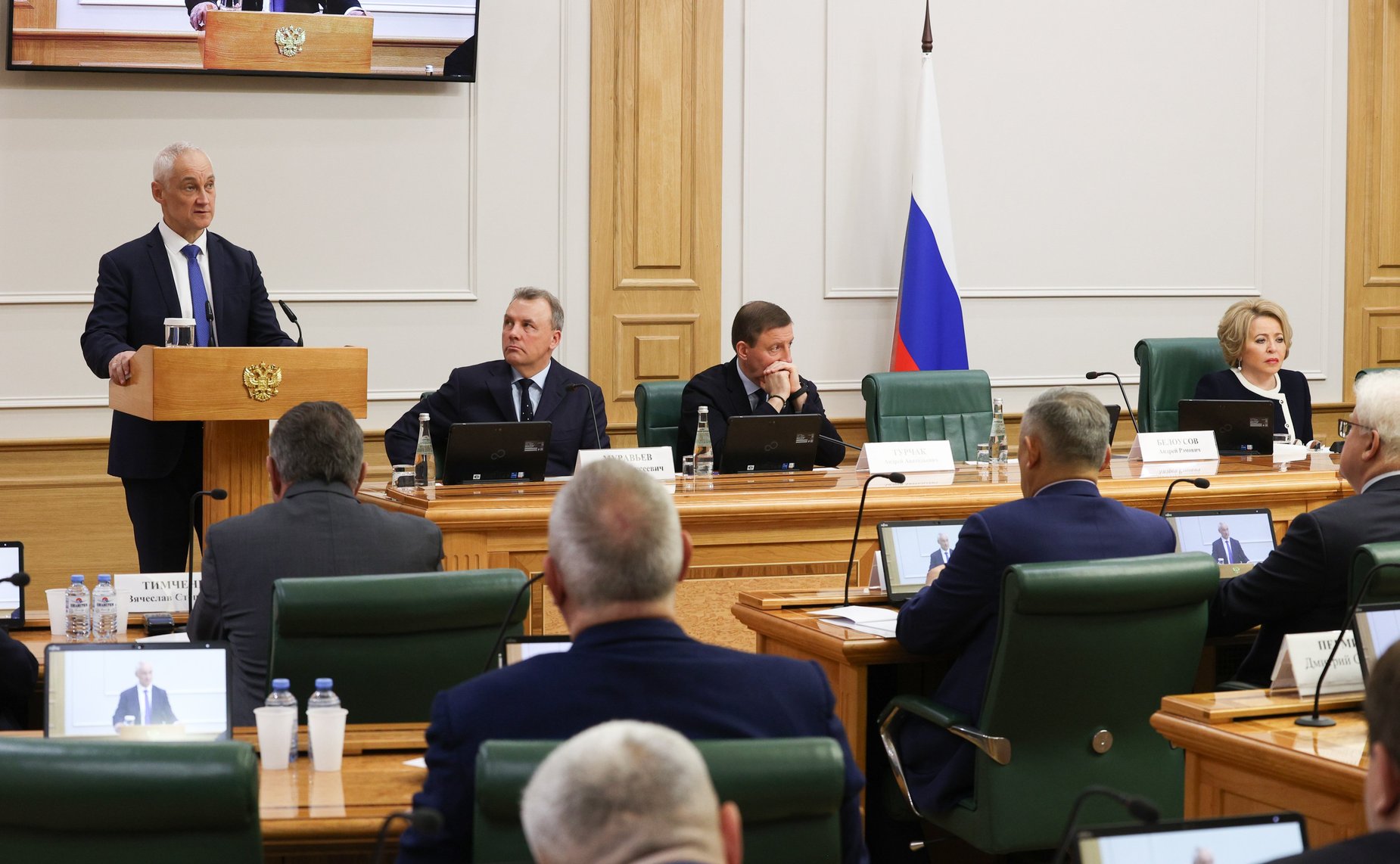 На заседании Комитета СФ по обороне и безопасности проведены консультации по предложенной Президентом РФ кандидатуре на должность Министра обороны