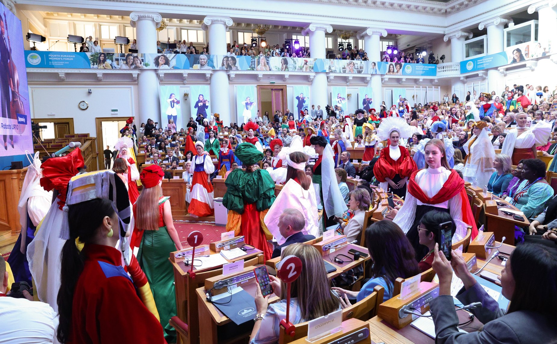 Пленарное заседание IV Евразийского женского форума «Женщины за укрепление доверия и глобальное сотрудничество»