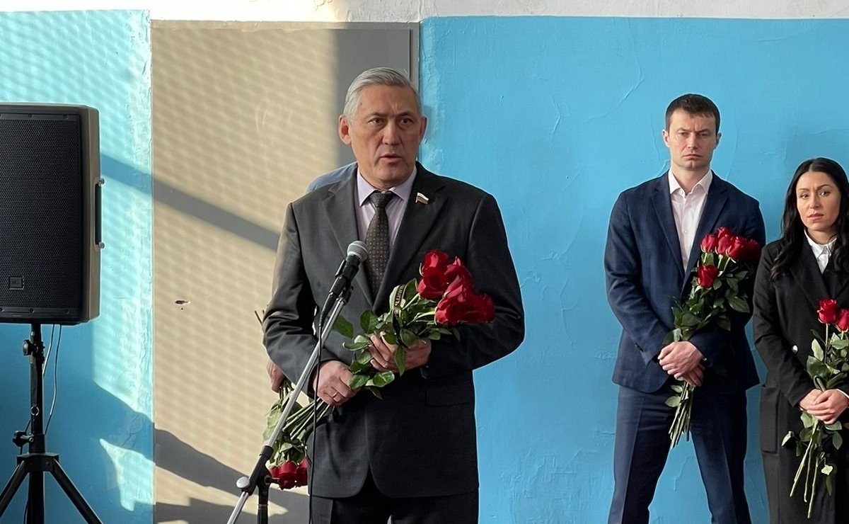 Юрий Валяев принял участие в открытии «Парты Героя» в Еврейской автономной области