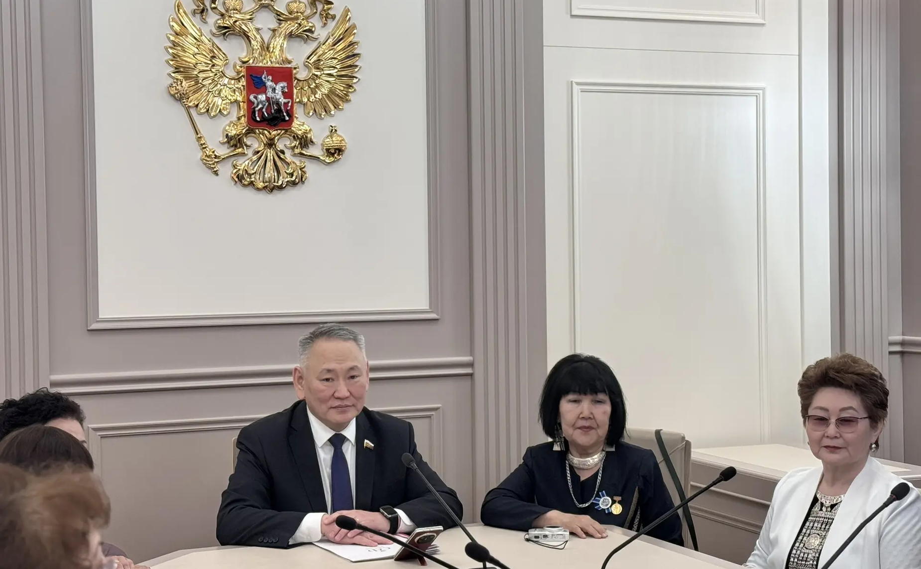 Сахамин Афанасьев встретился с представителями объединения «Мир женщин Севера»