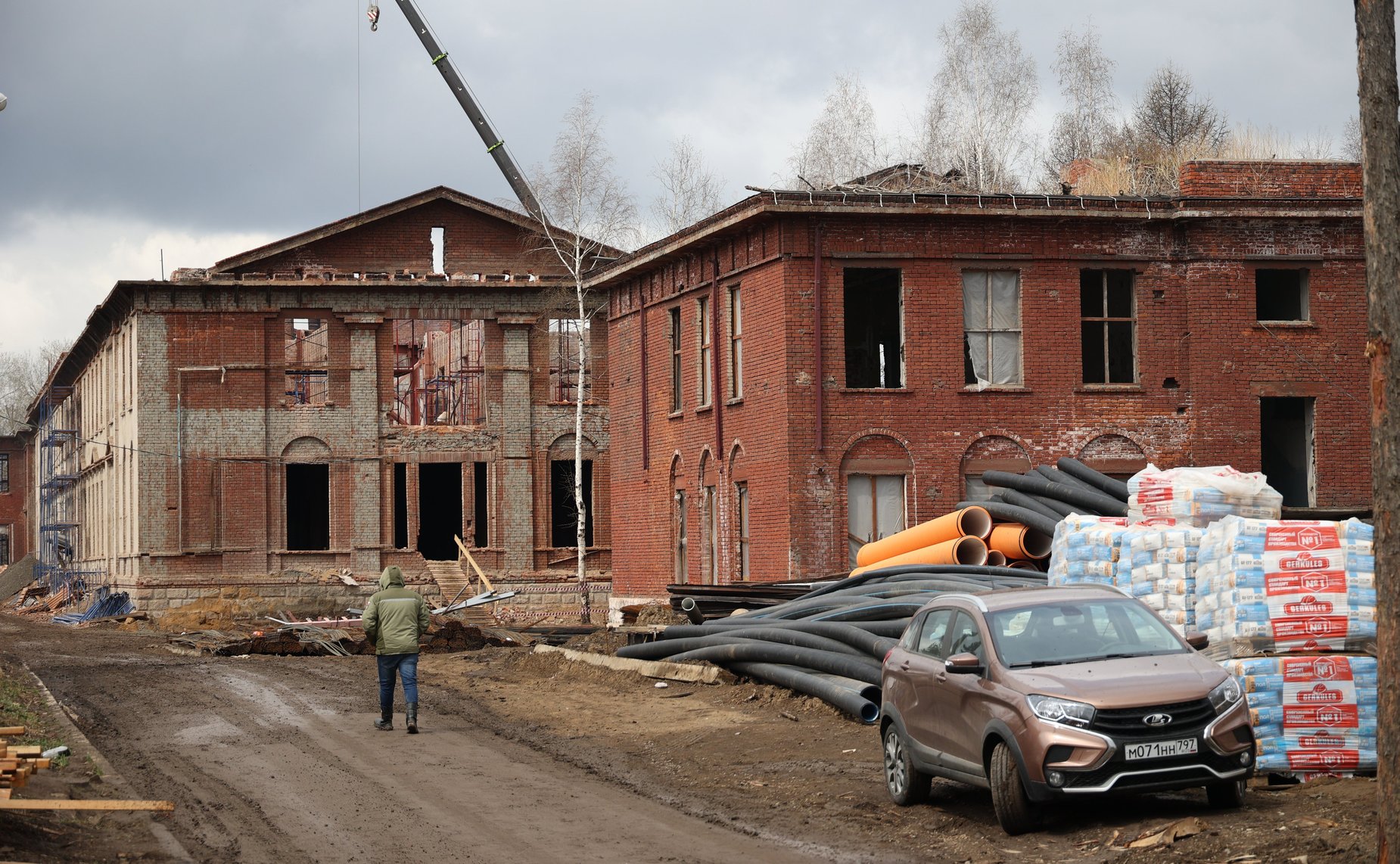 Делегация СФ посетила строительство Иркутского суворовского военного кадетского училища