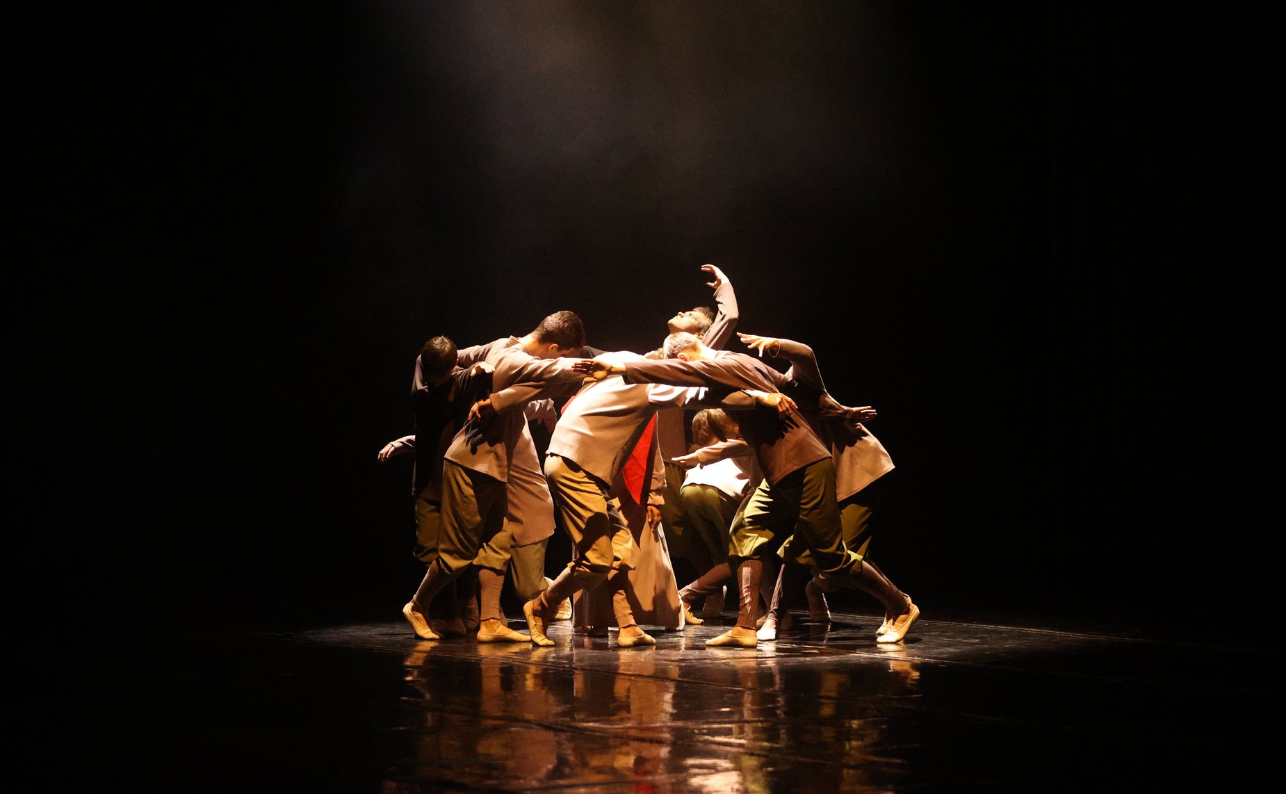 Делегация СФ побывала на фольклорном представлении в Государственном республиканском русском драматическом театре имени М. Горького