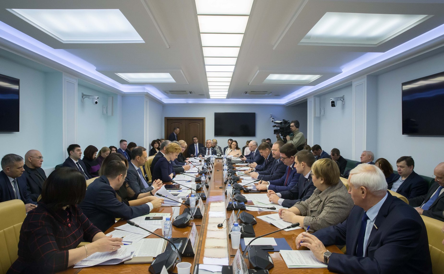 «Круглый стол» на тему «Состояние и пути повышения сбалансированности бюджетов субъектов РФ и местных бюджетов»