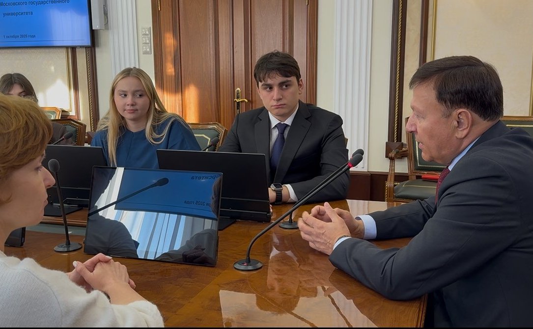 Александр Ролик провёл встречу со студентами-старостами первого курса Юридического факультета МГУ имени М.В. Ломоносов