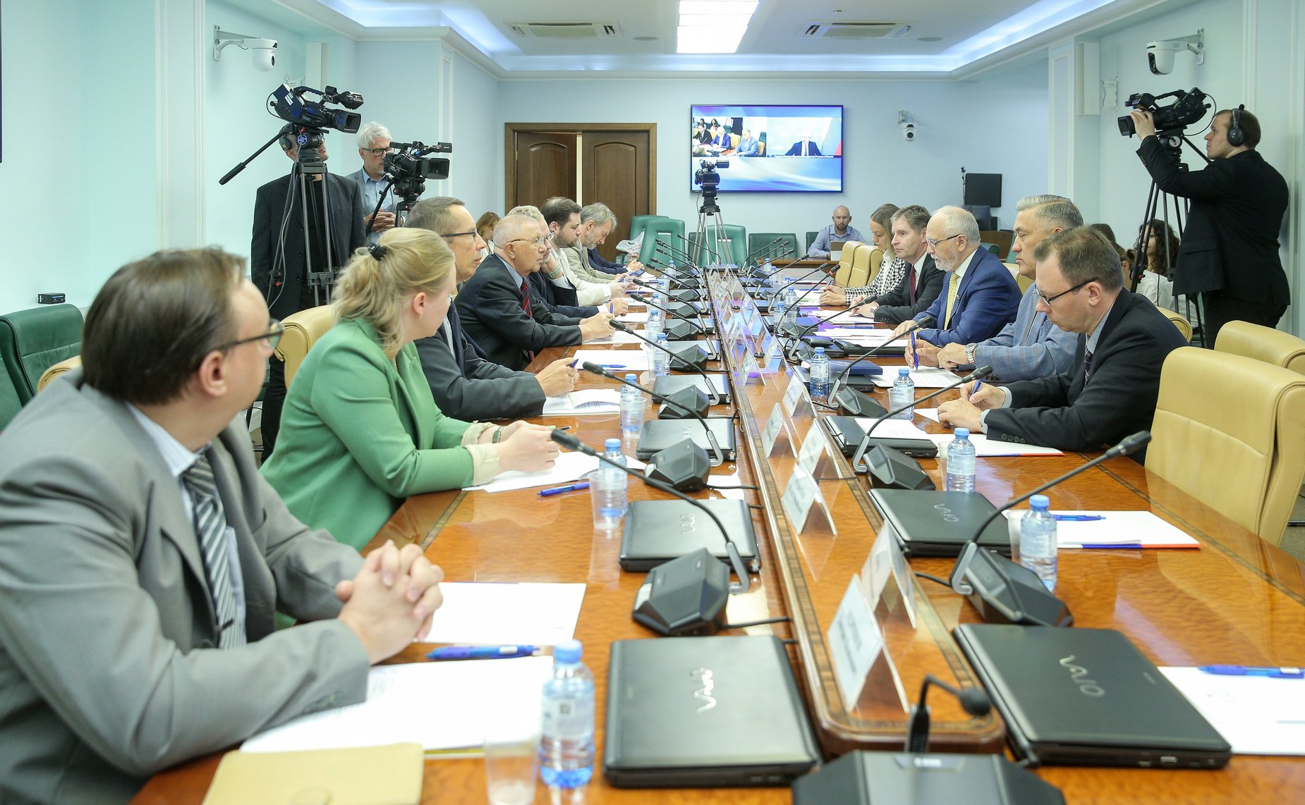 Круглый стол на тему «Эхо трагедии Хиросимы и Нагасаки: правда и ложь вокруг очередной годовщины атомных бомбардировок США японских городов»