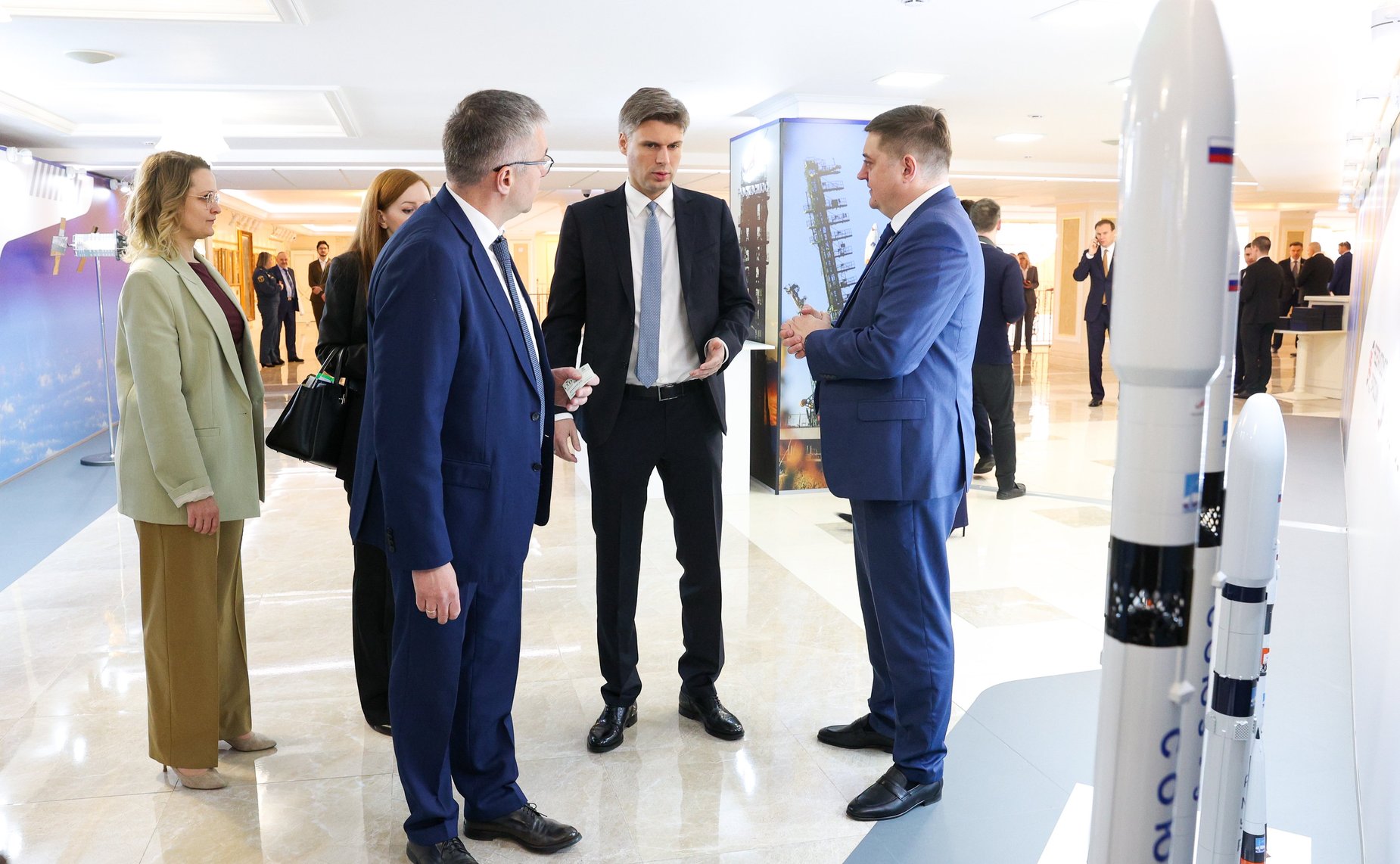 В Совете Федерации состоялось открытие выставки Госкорпорации «Роскосмос»
