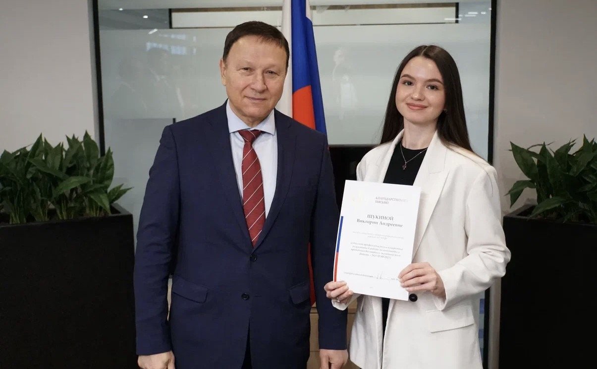 Александр Ролик вручил награды за проведение Восточного экономического форума