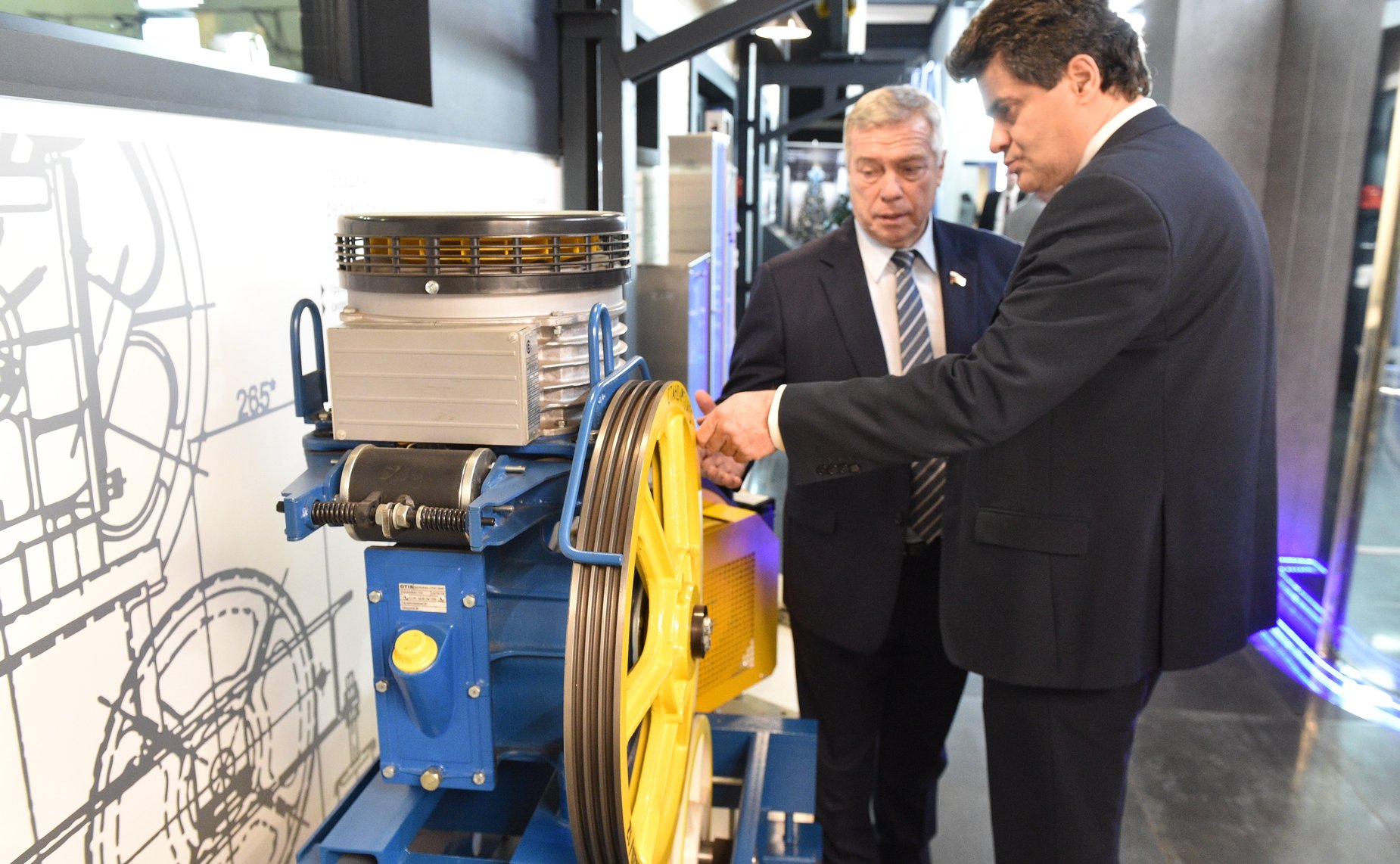 Сенаторы ознакомились с предприятием по производству лифтового оборудования акционерного общества «Щербинский лифтостроительный завод»