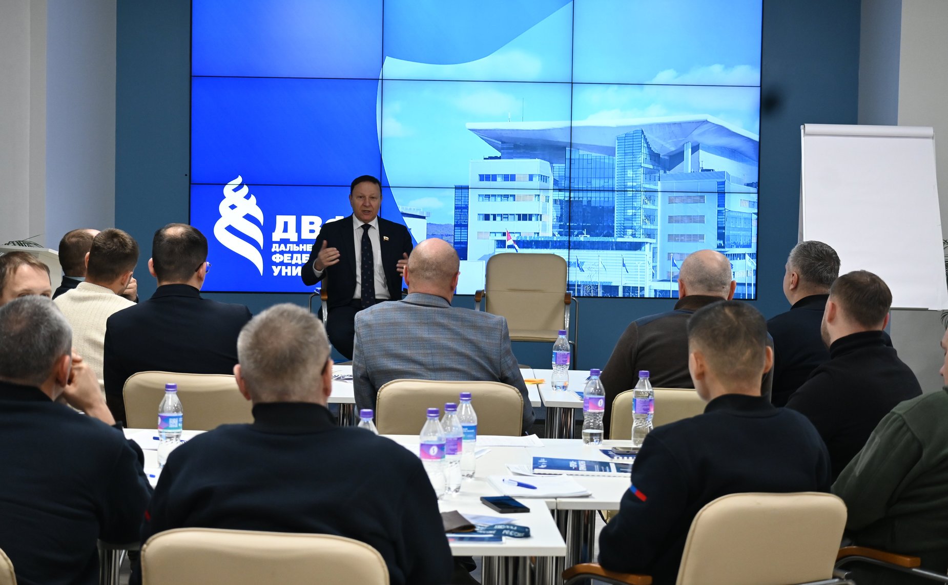 Александр Ролик провел встречу с участниками региональной программы «Герои Приморья»