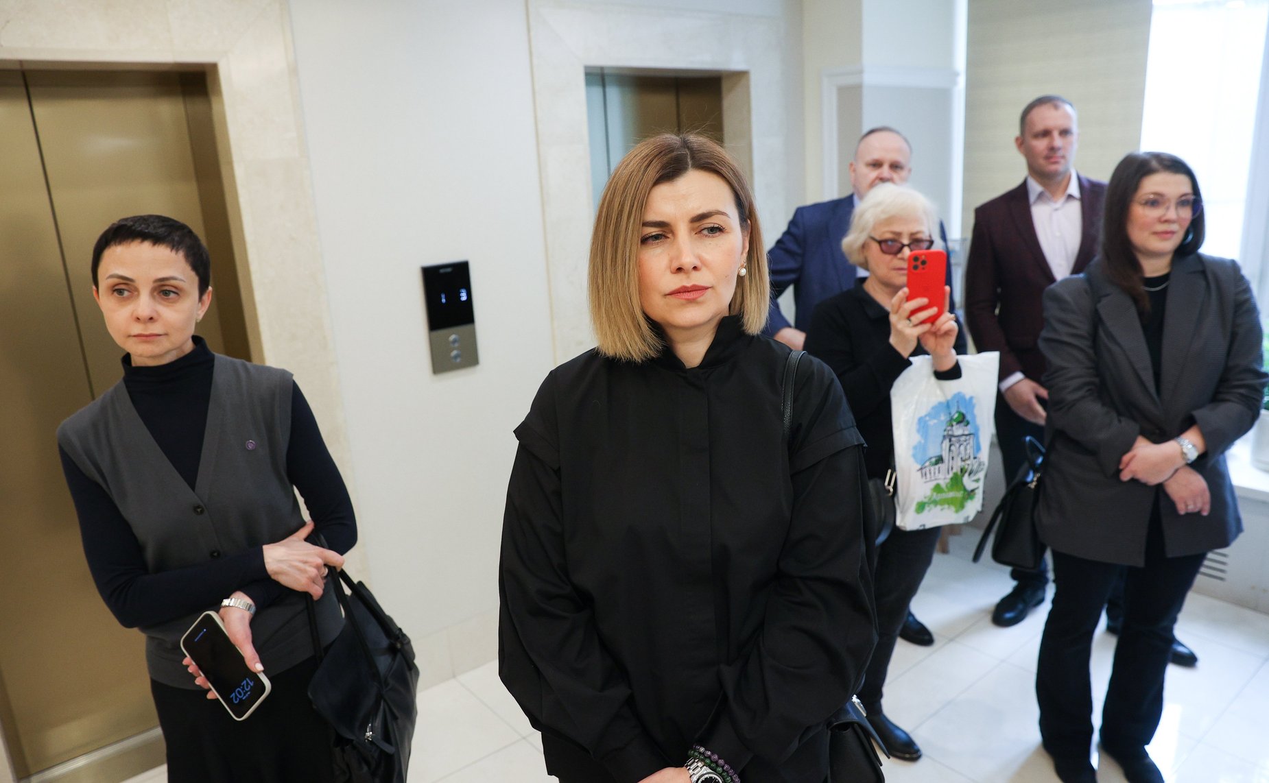 Церемония открытия выставки работ художника из Нижнего Новгорода А. Клейнер, наставника победителя Всероссийского конкурса детского рисунка «Жизнь, деленная на граммы»