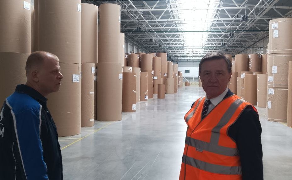 Сергей Рябухин посетил целлюлозно-бумажное предприятие, которое открыли в Ульяновске в 2021 году