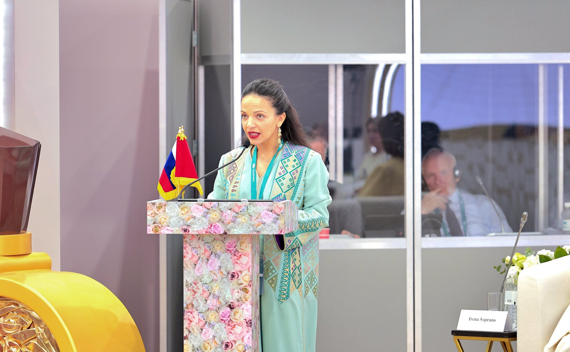 Сессия «Украшая мир: экономика индустрии красоты, творчества. Успешные примеры женского лидерства». Мероприятие прошло в рамках «женского трека» XVI Международного экономического форума «Россия – Исламский мир: KazanForum»