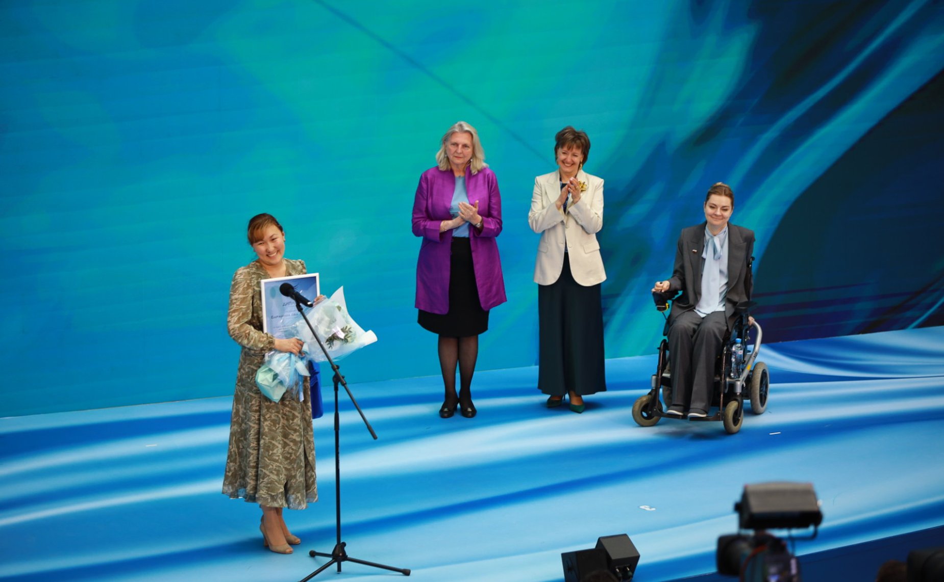 XXVIII Петербургский международный экономический форум (ПМЭФ’25). Показ международного конкурса адаптивной моды «На крыльях»