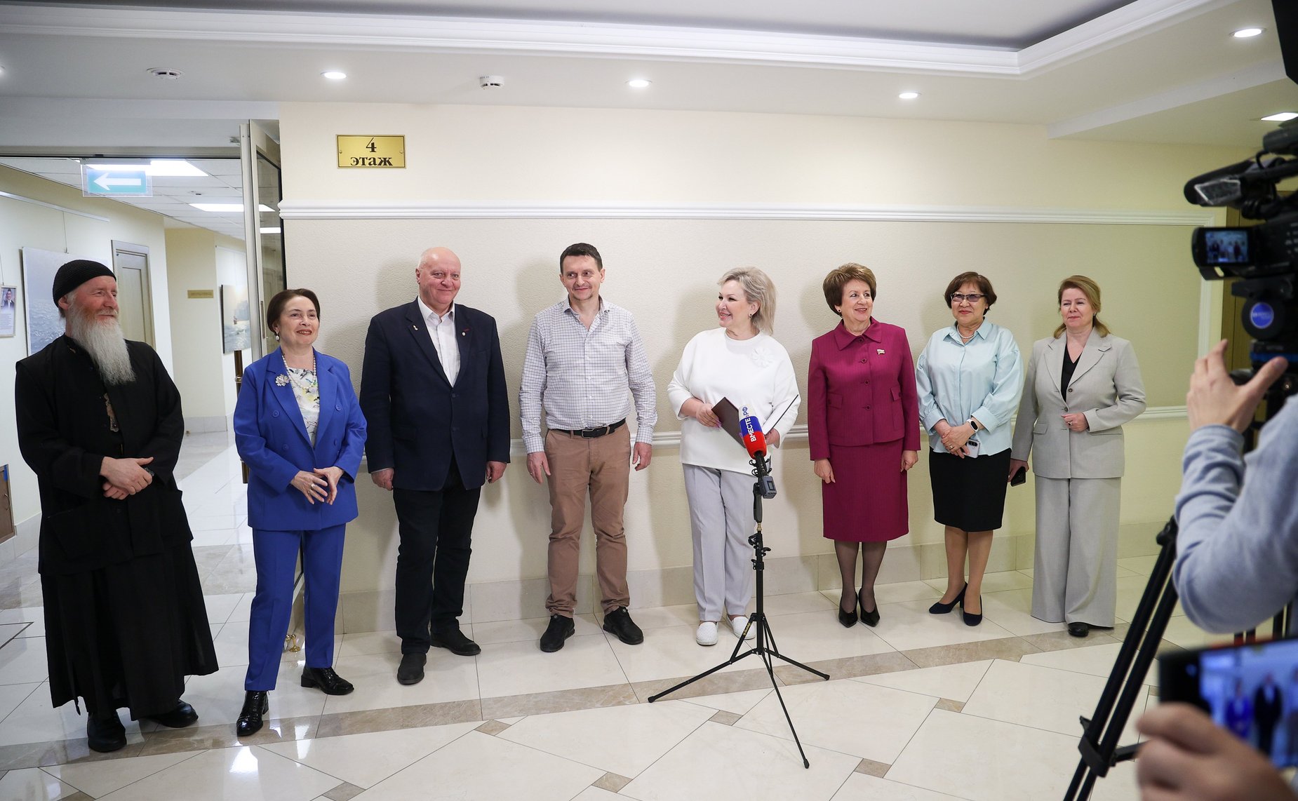 Открытие в Совете Федерации художественной выставки «Выставка живописи» художника А. Адамова