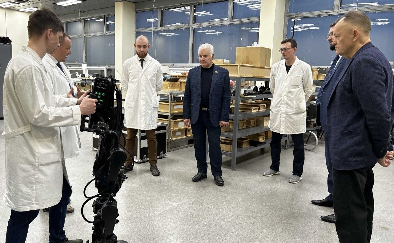 Сергей Мартынов вместе с депутатом Госсобрания Республики Владимиром Кожановым посетил цеха Волжского электромеханического завода