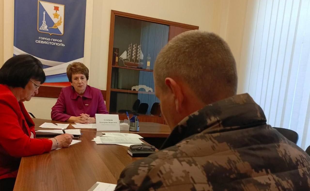 Екатерина Алтабаева провела личный приём граждан. Он был посвящён вопросам жилищно-коммунального хозяйства