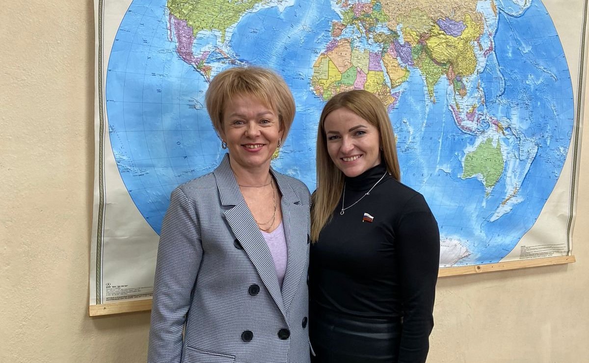 Ирина Кожанова встретилась с руководством и студентами дистанционного университета-колледжа «УМНЕЙ» и ответила на вопросы студентов