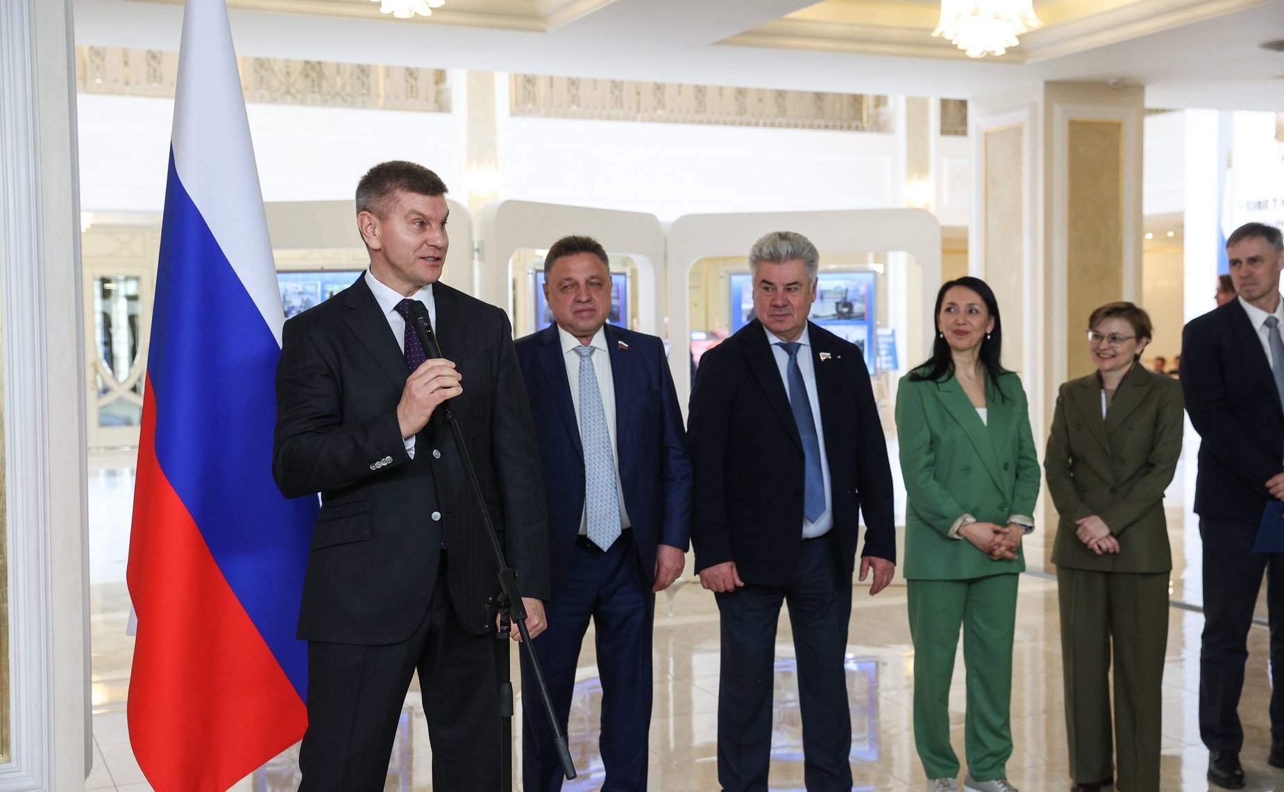 Валентина Матвиенко поздравила с юбилейными датами парламентские СМИ. В этом году «Парламентская газета» отмечает 25-летие, а телеканал Совета Федерации «Вместе-РФ» — десять лет