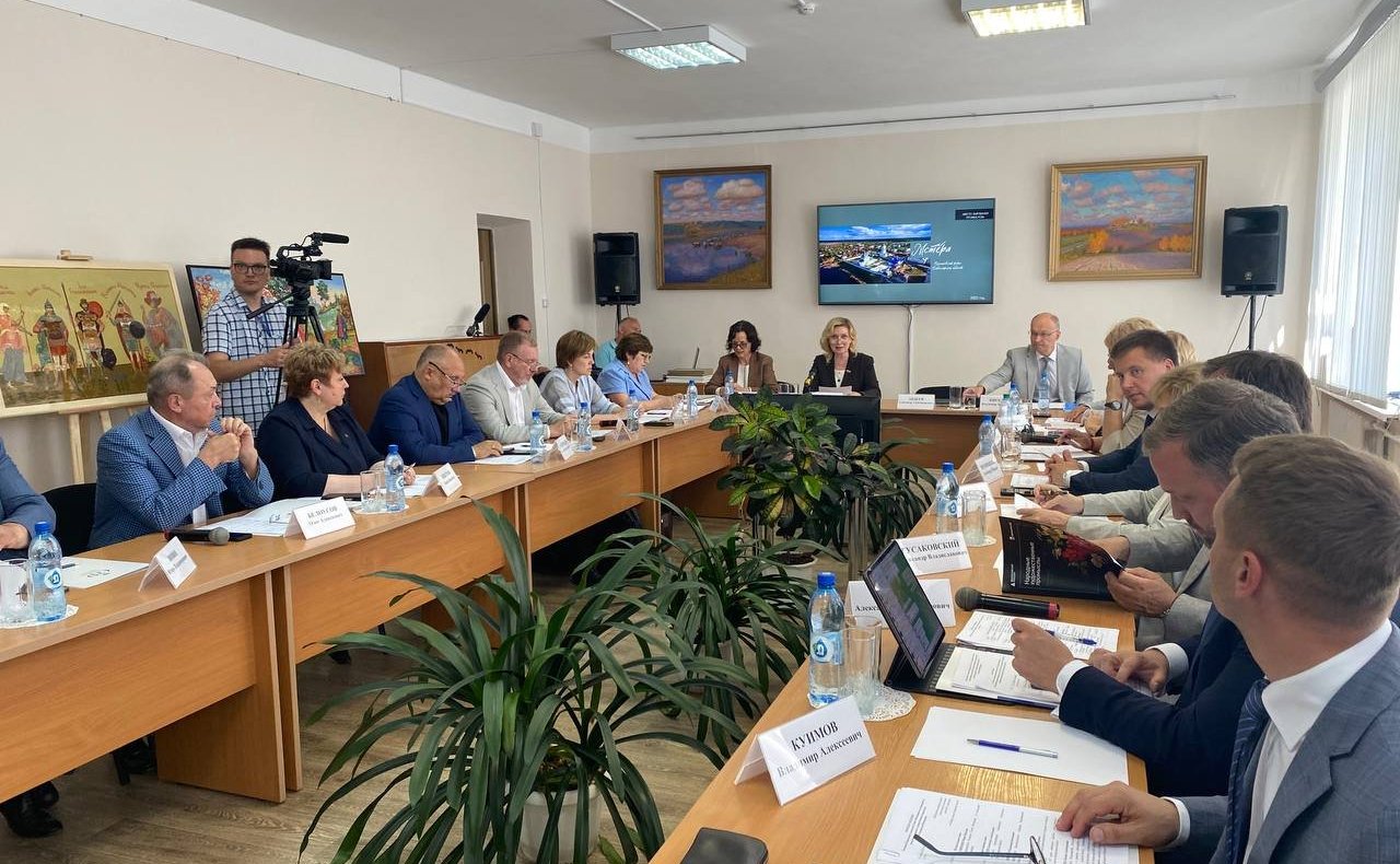 В поселке Мстёра Владимирской области состоялось выездное заседание Временной комиссии СФ по сохранению и развитию народных художественных промыслов в Российской Федерации