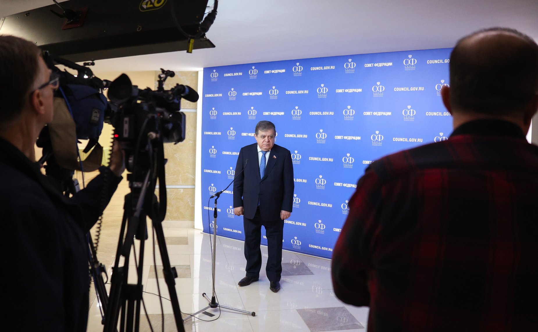 Пресс-подход по итогам заседания Комиссии Совета Федерации по защите государственного суверенитета и предотвращению вмешательства во внутренние дела Российской Федерации