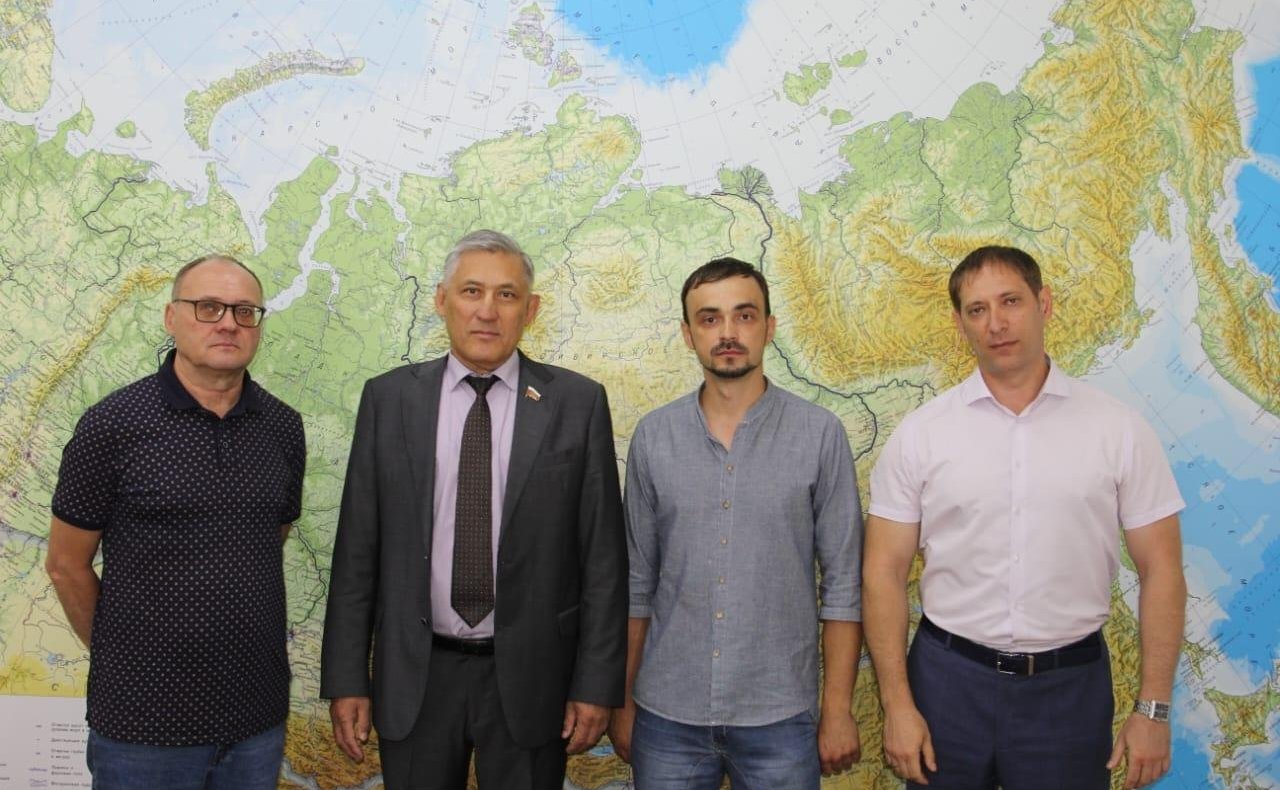 Юрий Валяев посетил Общественный военно-патриотический музей в селе Птичник Биробиджанского района