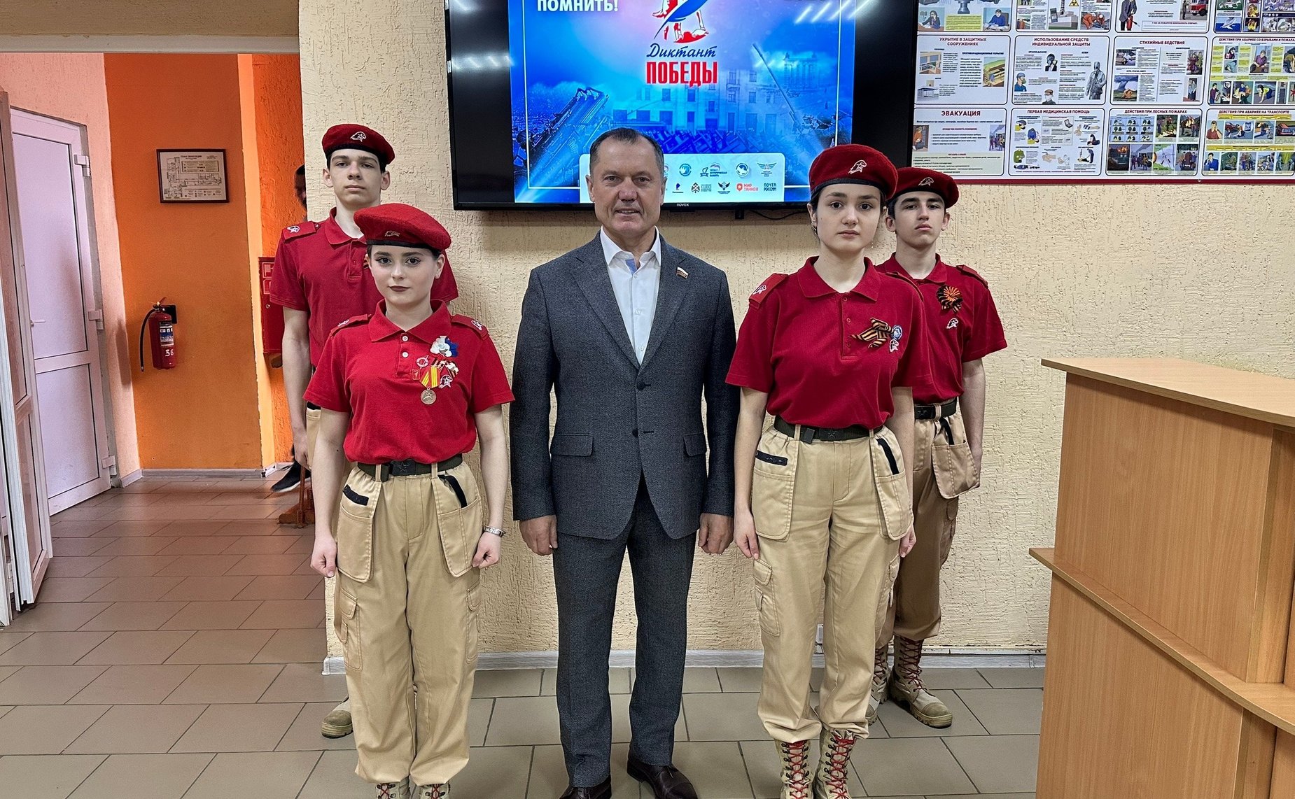 Игорь Мурог написал «Диктант Победы» в родной школе